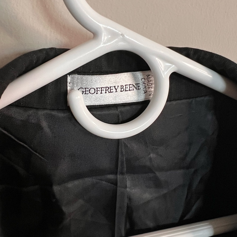 Like New Geoffrey Beene Men's Suit